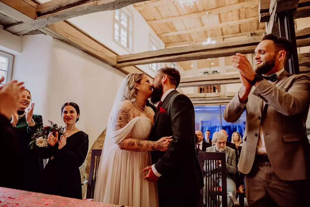 Hochzeitsfotograf Stuttgart Wimsener Muehle Laura Tobias 76