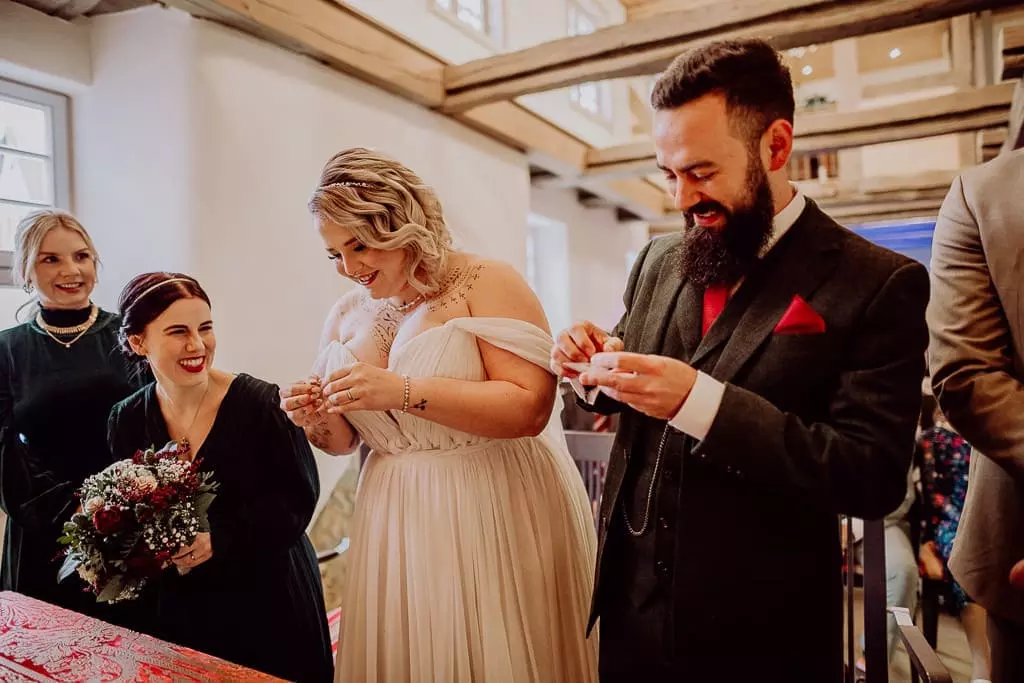 Hochzeitsfotograf Stuttgart Wimsener Muehle Laura Tobias 77