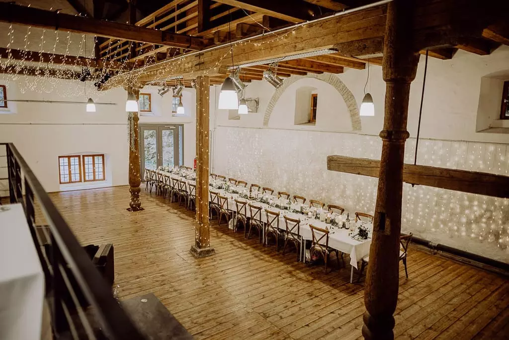 Hochzeitsfotograf Stuttgart Wimsener Muehle Laura Tobias 97